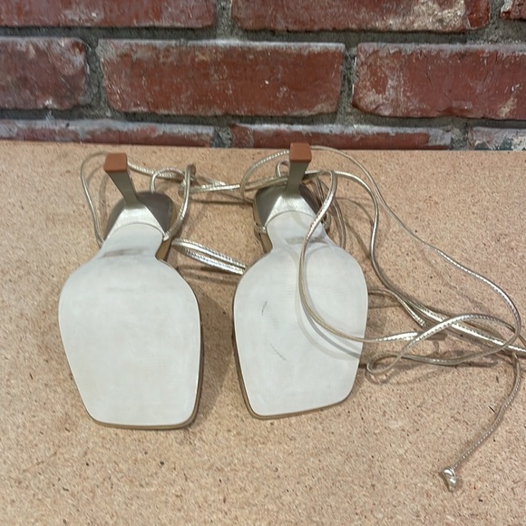 Steve Madden Khari Heeled Sandal Wraparound Ankle Tie Gold Metallic Leather New - Picture 9 of 9